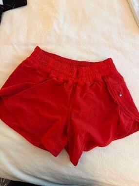 Lululemon Size 6 women’s athletic shorts